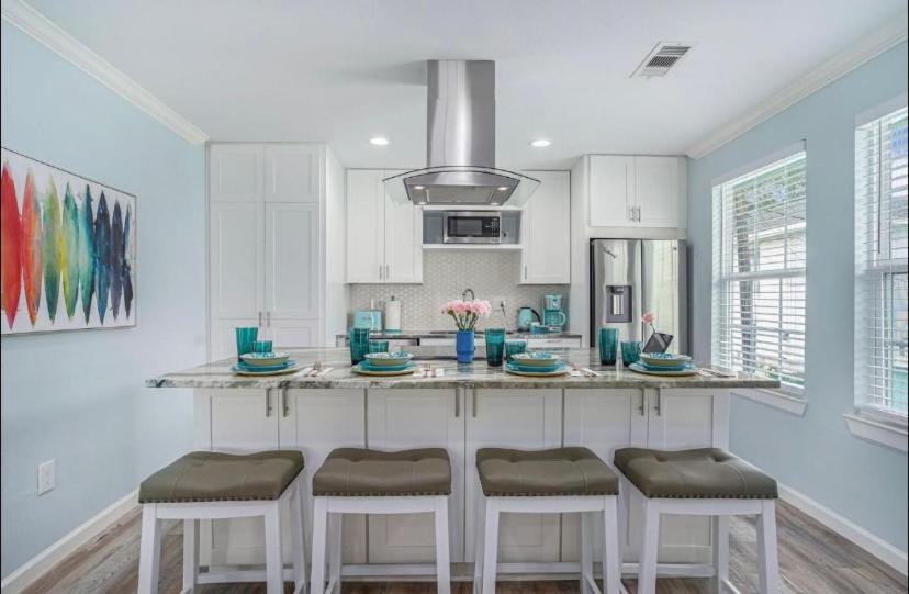 Luxury Family Combo Retreat Sleeps 12 - Two New Modern Villas Exclusively Furnished - Shared BBQ Backyard view 2