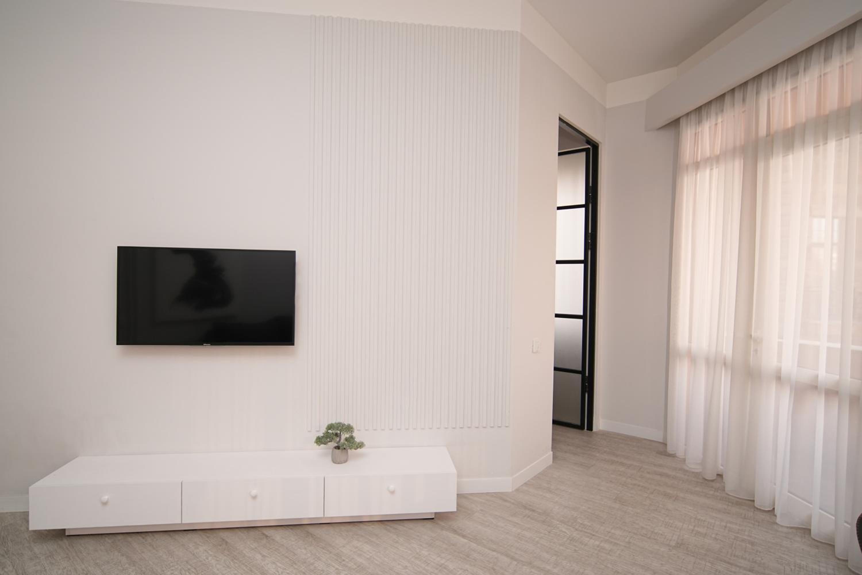 Sweet Home - Superior Apartment With Balcony
