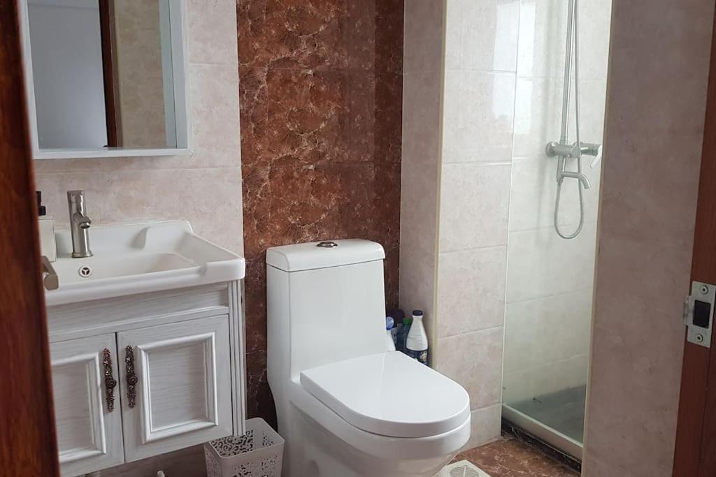1 Br Gretchen leafy home-with view & sunset, gym, parking, Wifi, hairdryer, washing machine view 3