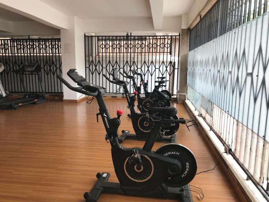 1 Br Gretchen leafy home-with view & sunset, gym, parking, Wifi, hairdryer, washing machine view 5