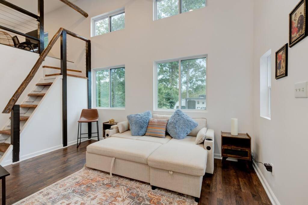 Sleeps 5-6 Near RRG-Hot Tub-Nice Sunrise-Quiet