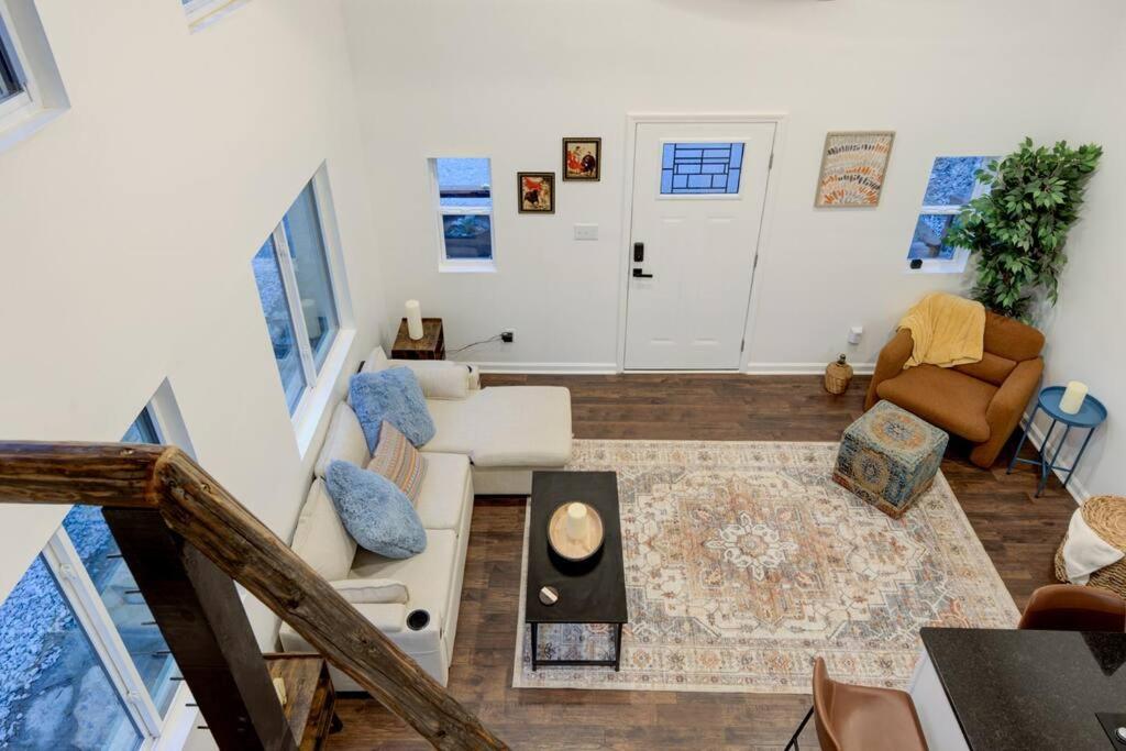 Sleeps 5-6 Near RRG-Hot Tub-Nice Sunrise-Quiet