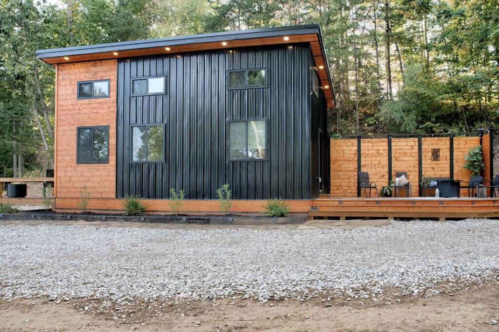 Sleeps 5-6 Near RRG-Hot Tub-Nice Sunrise-Quiet