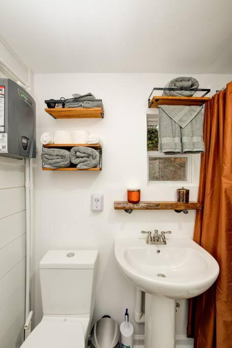 Sleeps 5-6 Near RRG-Hot Tub-Nice Sunrise-Quiet