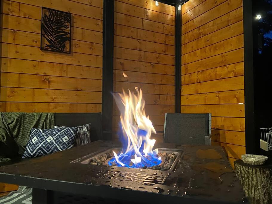 Sleeps 5-6 Near RRG-Hot Tub-Nice Sunrise-Quiet