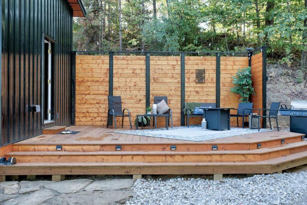 Sleeps 5-6 Near RRG-Hot Tub-Nice Sunrise-Quiet