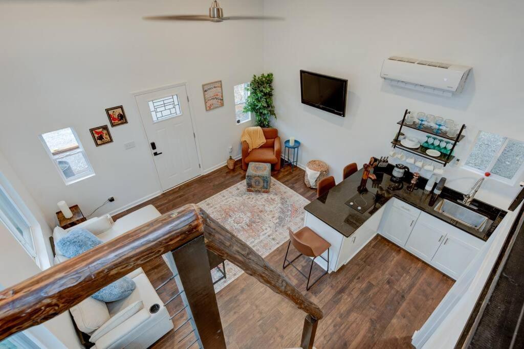 Sleeps 5-6 Near RRG-Hot Tub-Nice Sunrise-Quiet