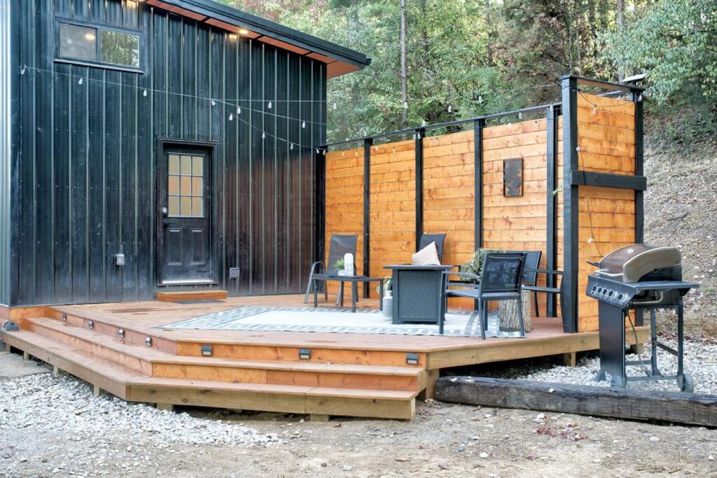 Sleeps 5-6 Near RRG-Hot Tub-Nice Sunrise-Quiet