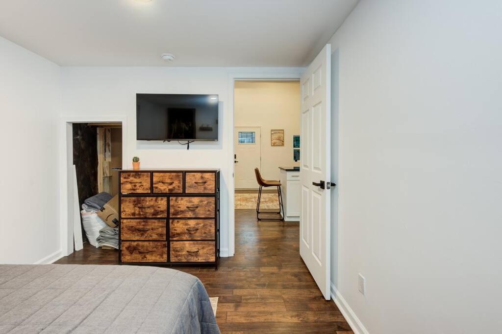 Sleeps 5-6 Near RRG-Hot Tub-Nice Sunrise-Quiet