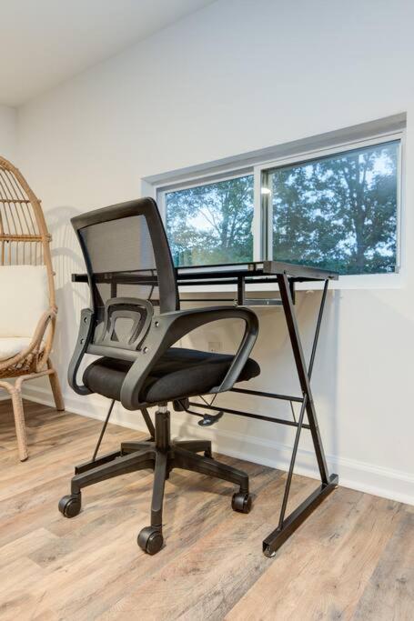 Sleeps 5-6 Near RRG-Hot Tub-Nice Sunrise-Quiet