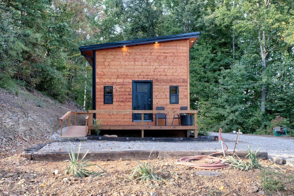 Sleeps 5-6 Near RRG-Hot Tub-Nice Sunrise-Quiet