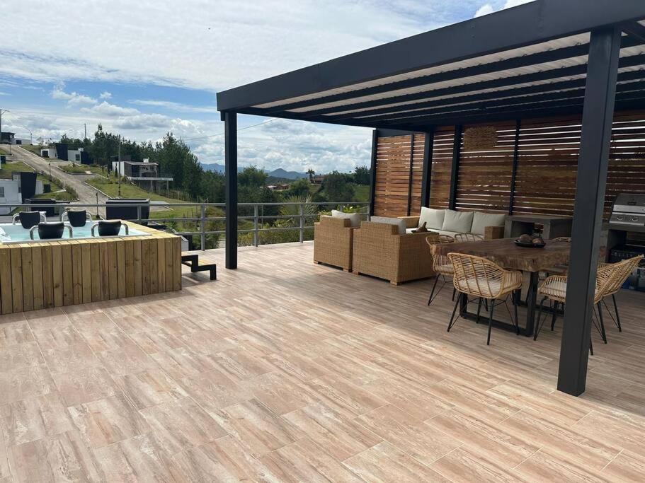 Mountain Home Close to Guatape Pueblo With Jacuzzi