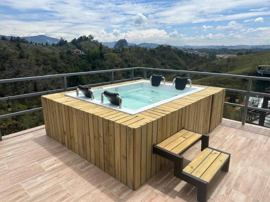 Mountain Home Close to Guatape Pueblo With Jacuzzi