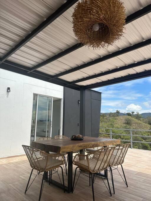 Mountain Home Close to Guatape Pueblo With Jacuzzi
