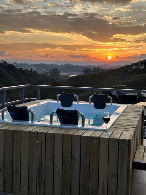 Mountain Home Close to Guatape Pueblo With Jacuzzi