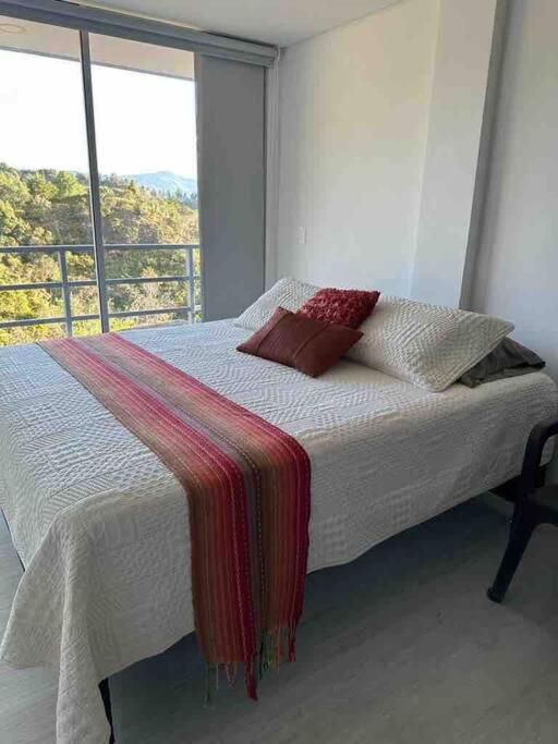 Mountain Home Close to Guatape Pueblo With Jacuzzi