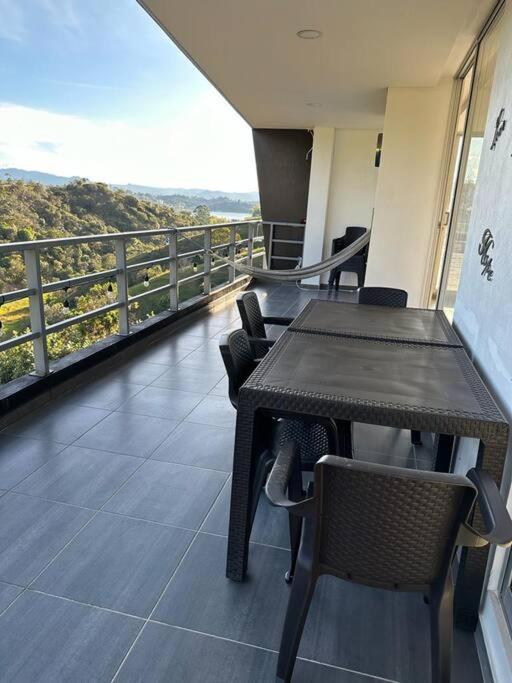 Mountain Home Close to Guatape Pueblo With Jacuzzi