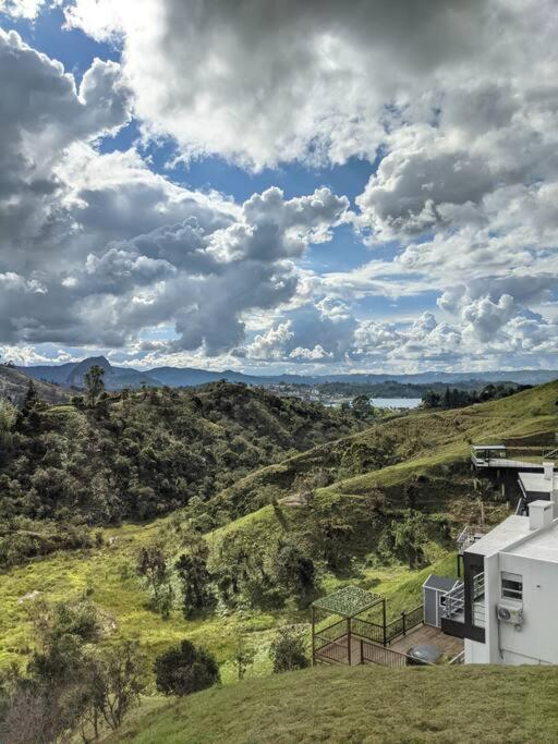 Mountain Home Close to Guatape Pueblo With Jacuzzi