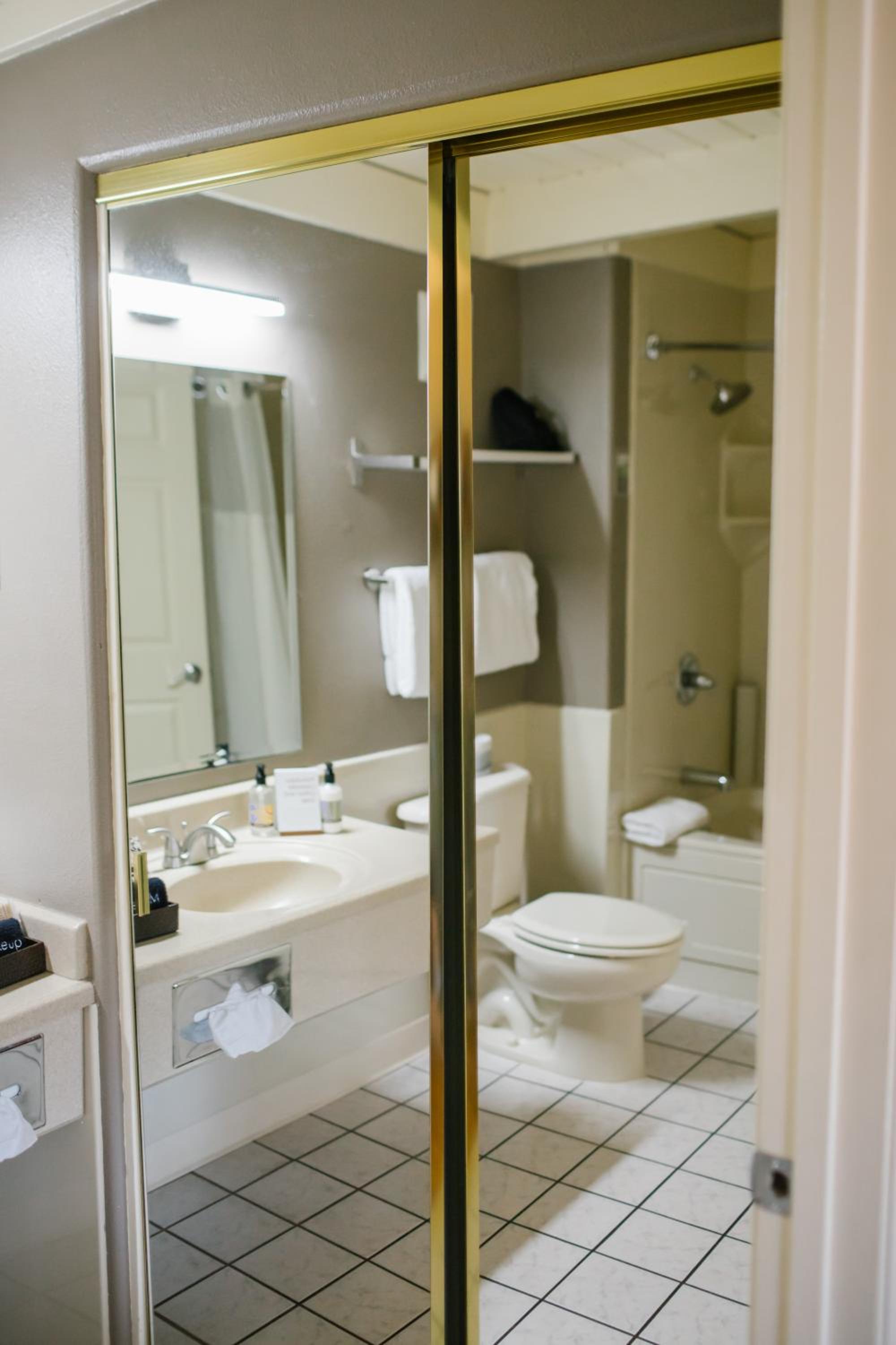 Earthbox Inn & Spa