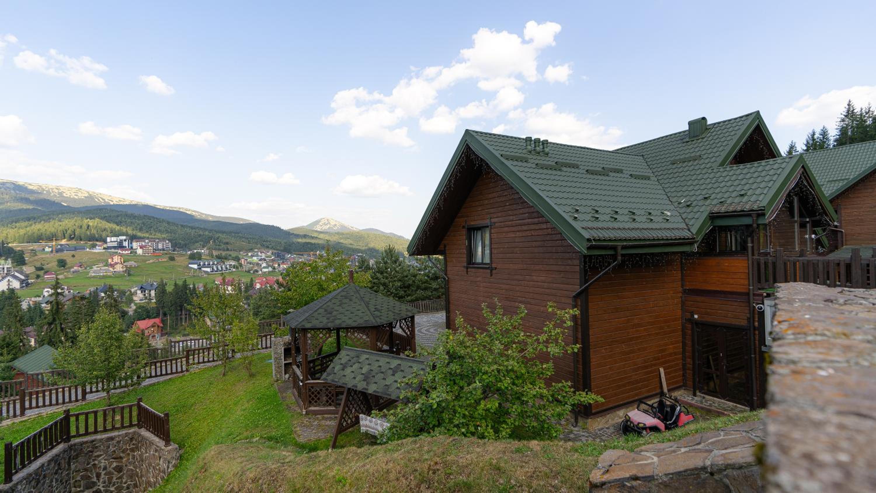Nordian chalet next to Bukovel ski lift