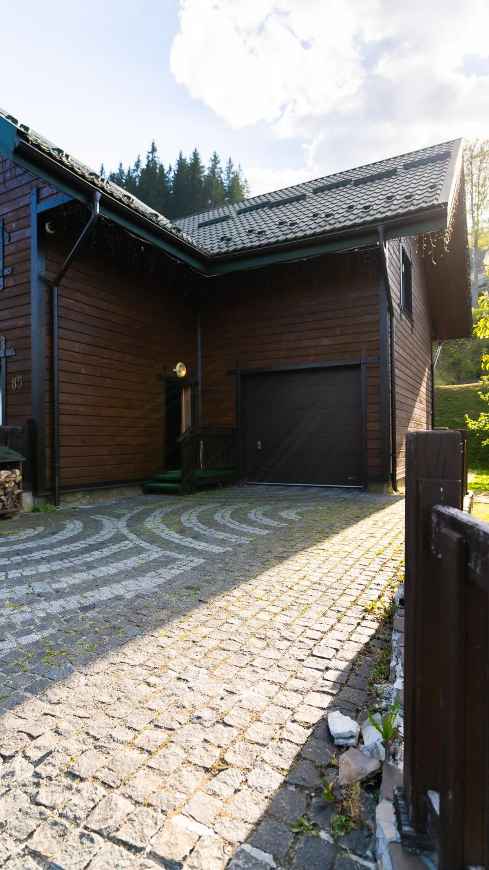 Nordian chalet next to Bukovel ski lift
