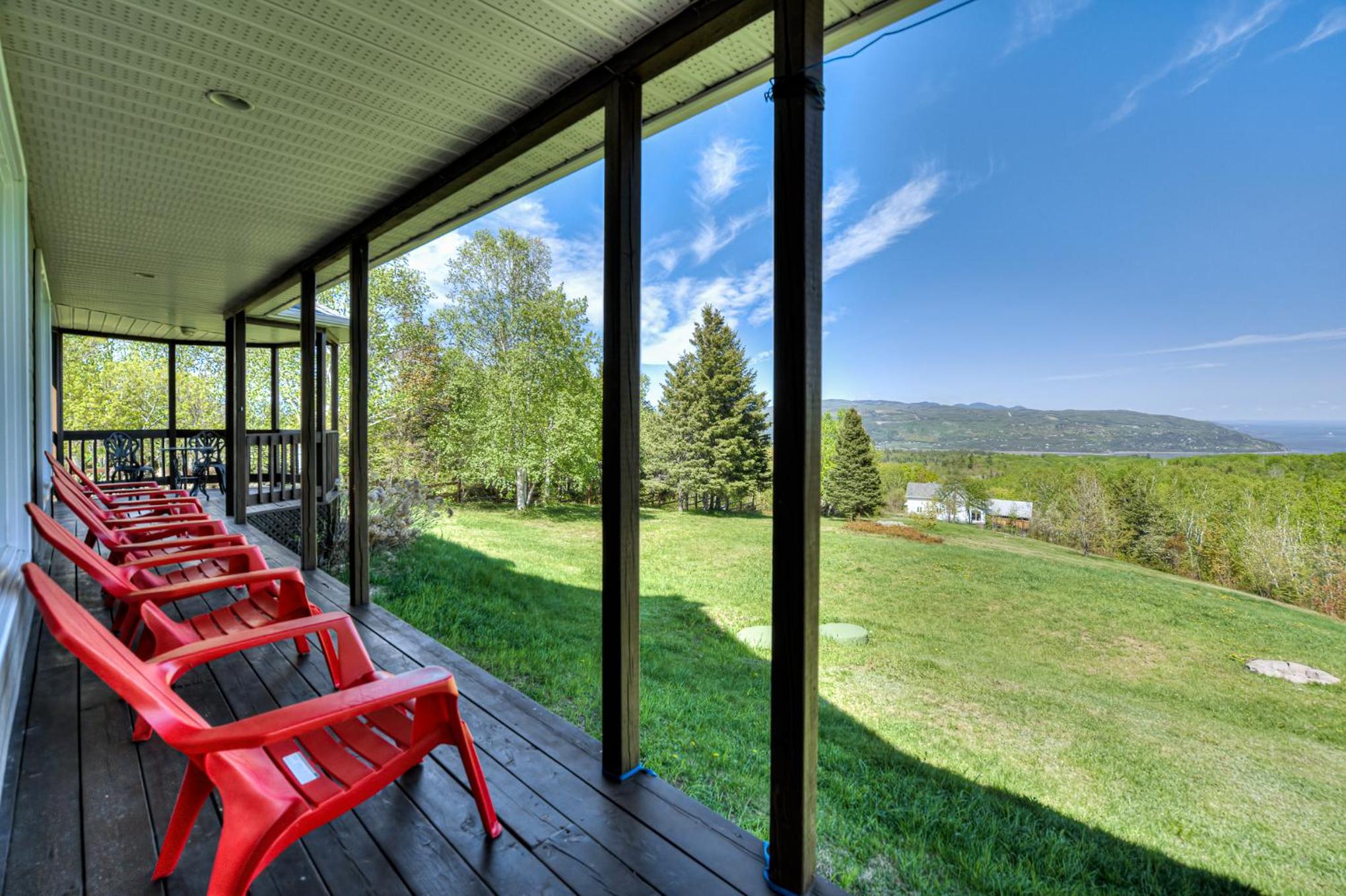 Idyllic Nature Retreat - Hot tub and Scenic Views