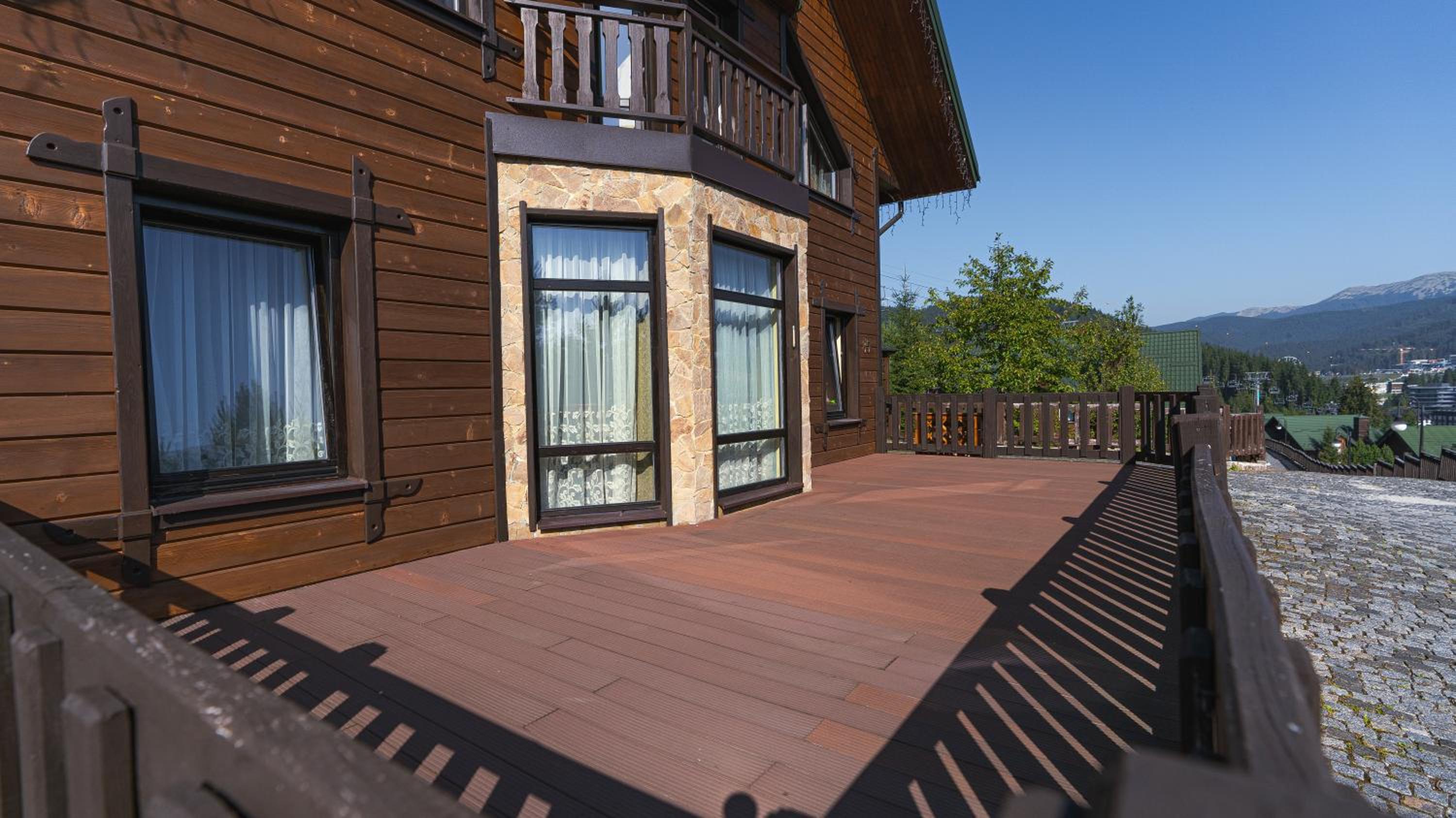 Nordian chalet next to Bukovel ski lift