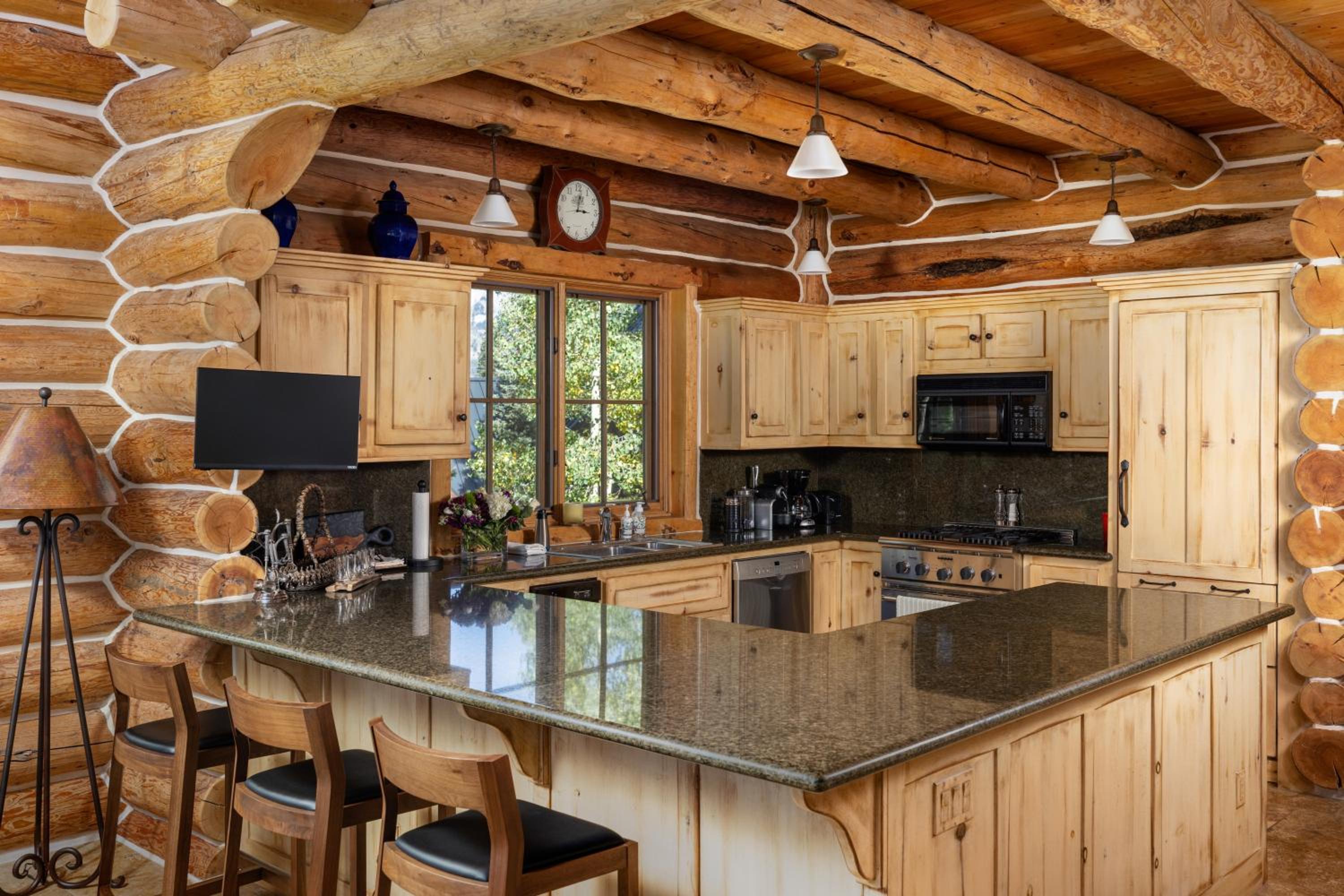 Bear Lodge - Modern log home at easy ski-in-out location view 5