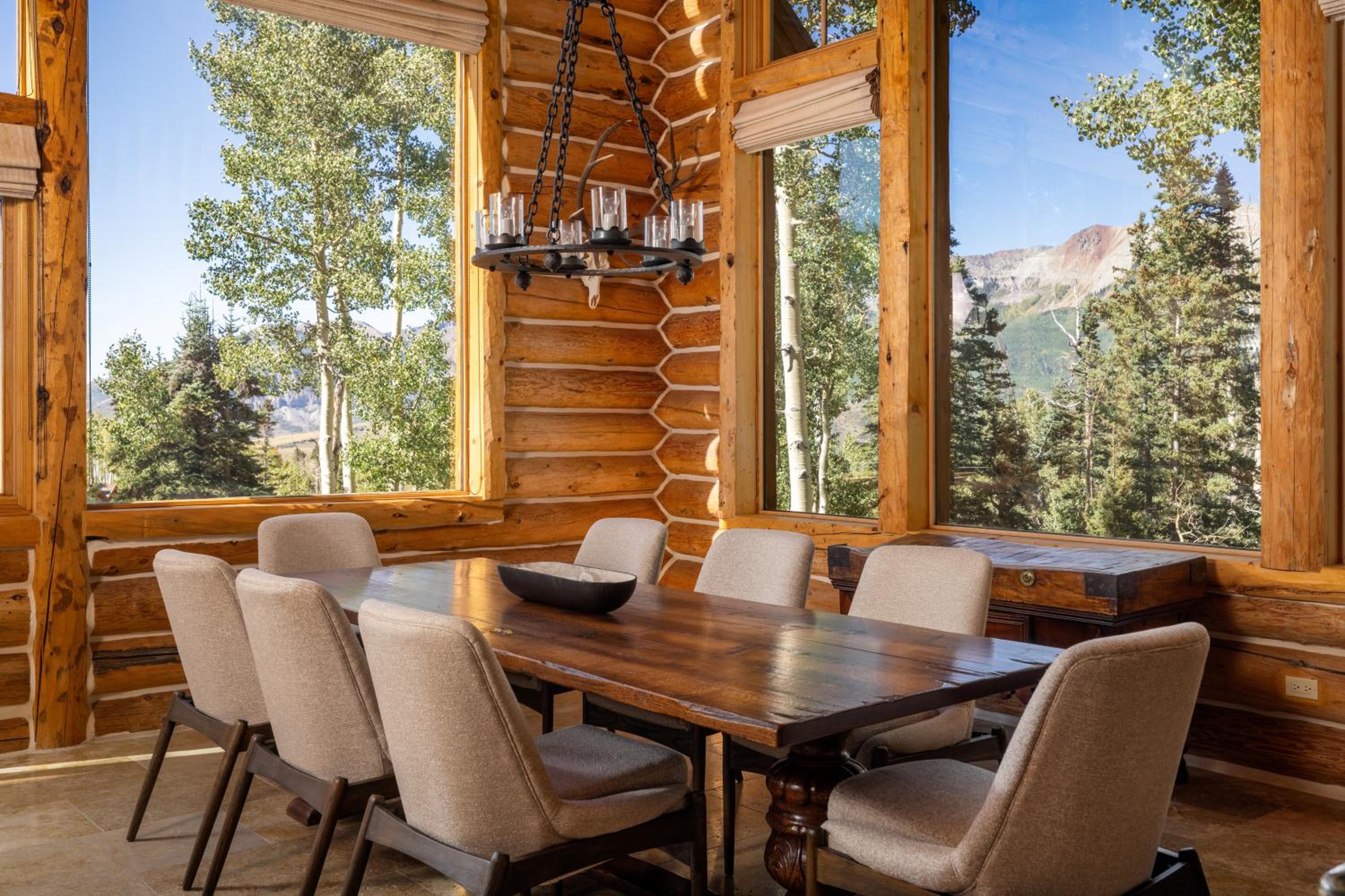 Bear Lodge - Modern log home at easy ski-in-out location view 4