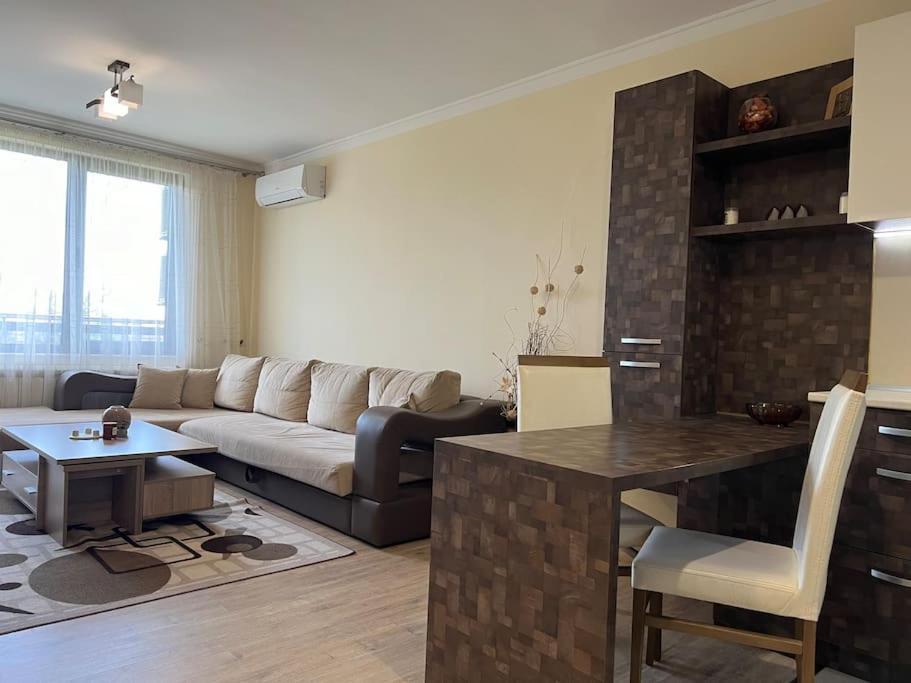 Cozy apartment - free parking