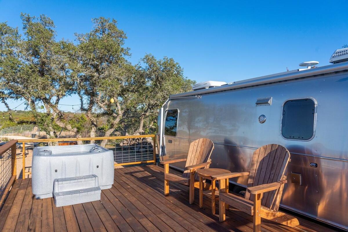 Hotel Airstream Getaway - Hot Tub & Fire Pit - Image 1