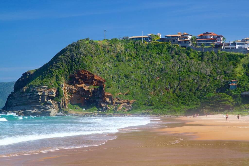 Novíssima casa à 3 mins da praia de Geribá
