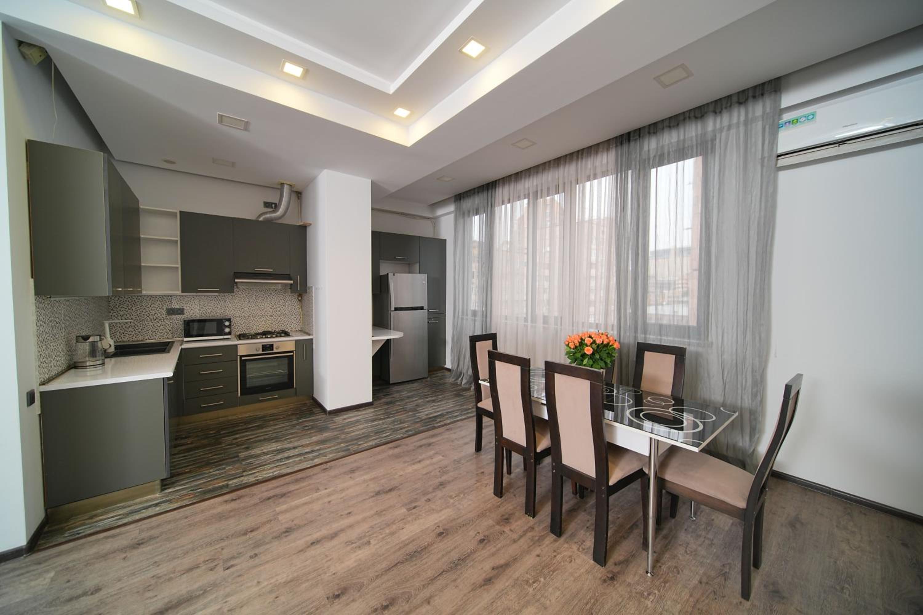 Elegant Suite In The City Center by Sweet Home