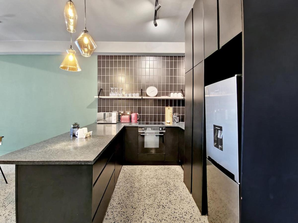 Stylish, new, pool, secure home in heart of CBD view 2