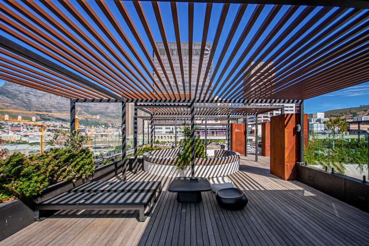 Chic Urban Apartment • Prime Cape Town Location