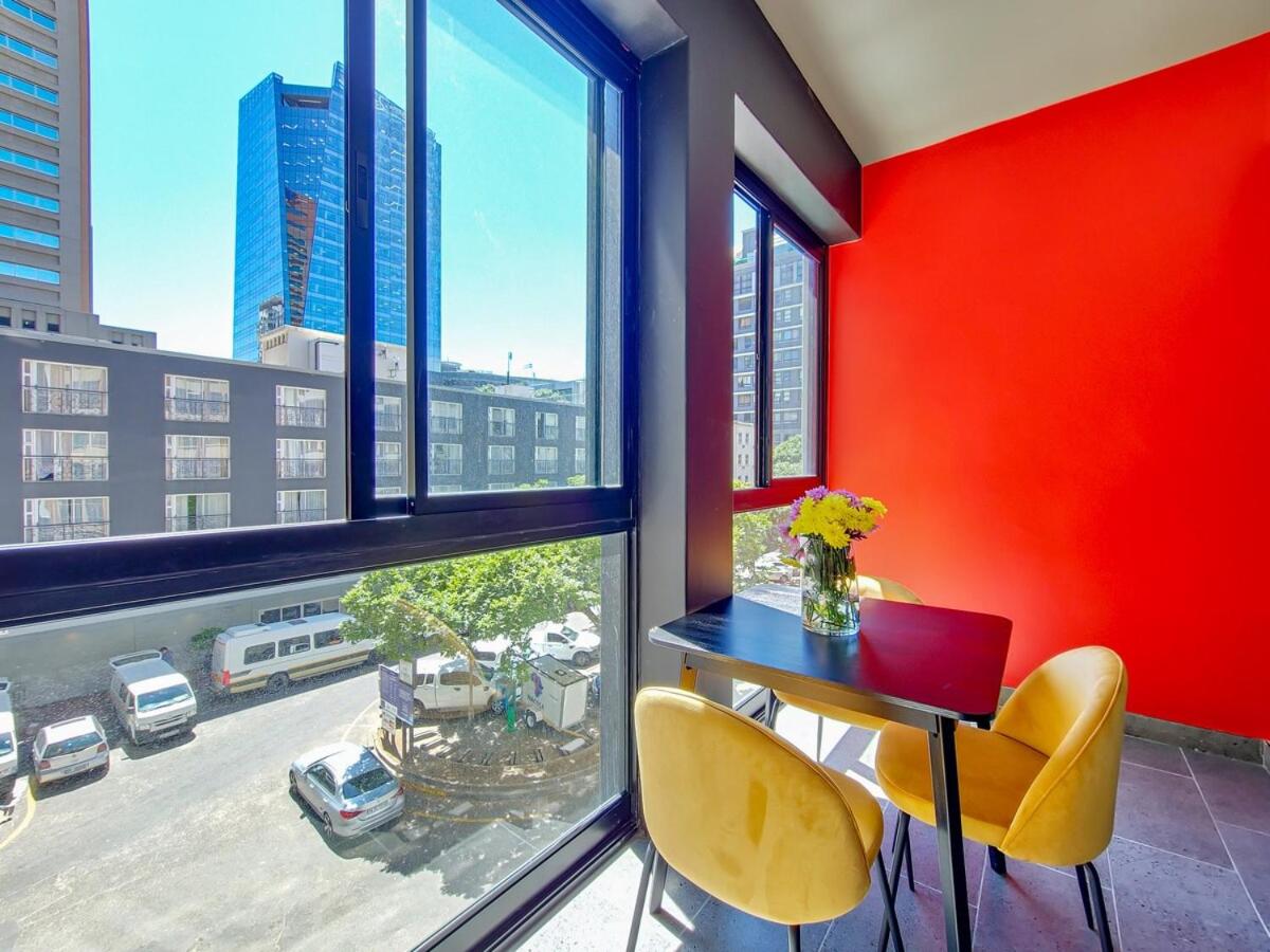Chic Urban Apartment • Prime Cape Town Location