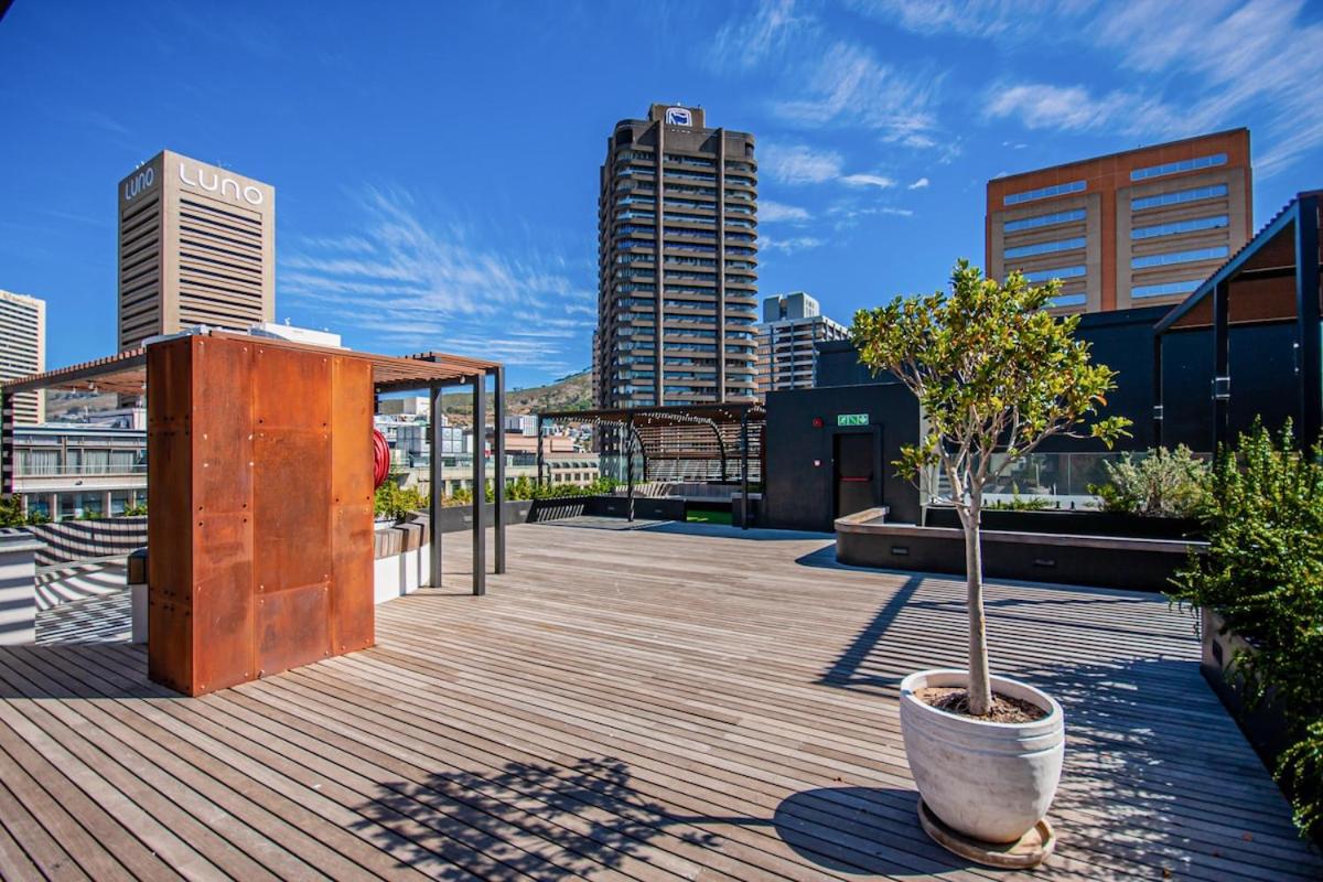Chic Urban Apartment • Prime Cape Town Location