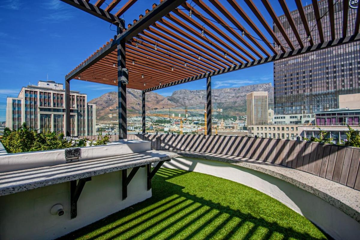 Chic Urban Apartment • Prime Cape Town Location