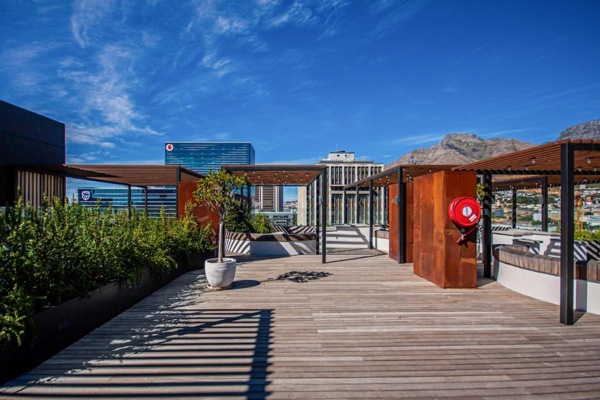 Chic Urban Apartment • Prime Cape Town Location