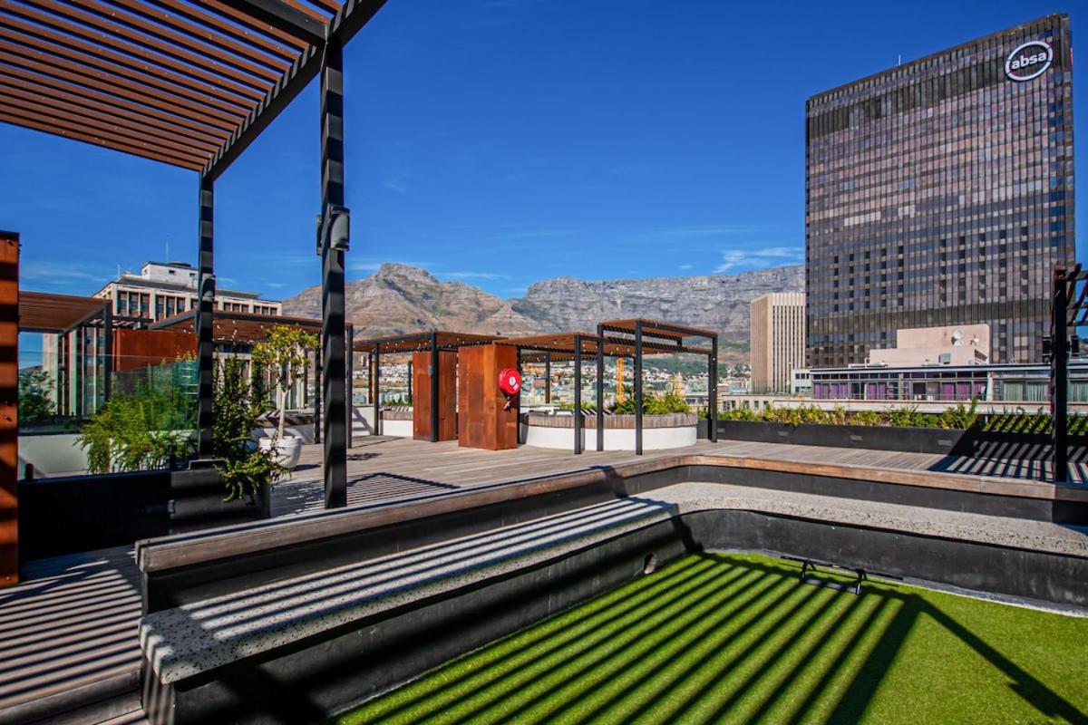 Chic Urban Apartment • Prime Cape Town Location