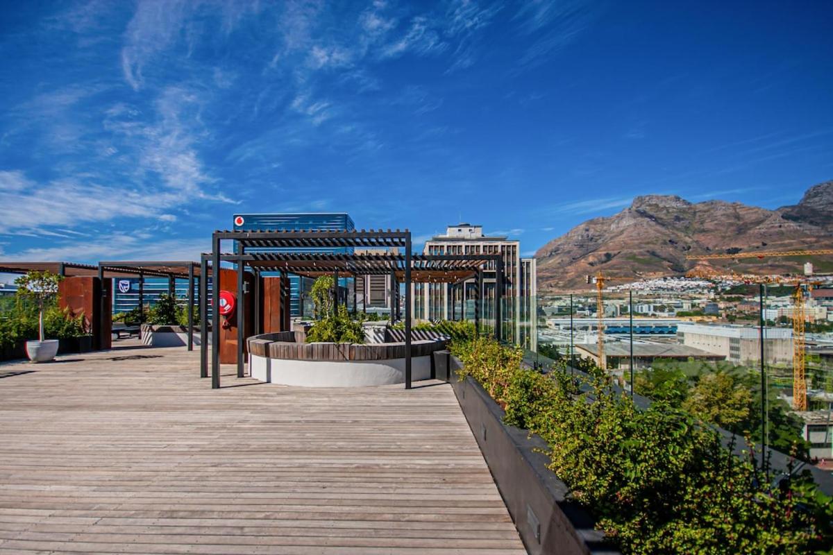 Chic Urban Apartment • Prime Cape Town Location
