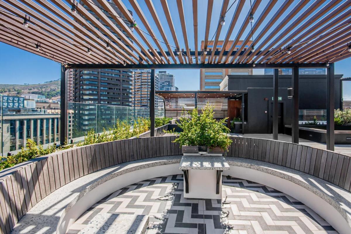 Chic Urban Apartment • Prime Cape Town Location
