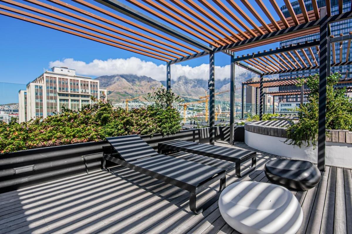 Chic Urban Apartment • Prime Cape Town Location