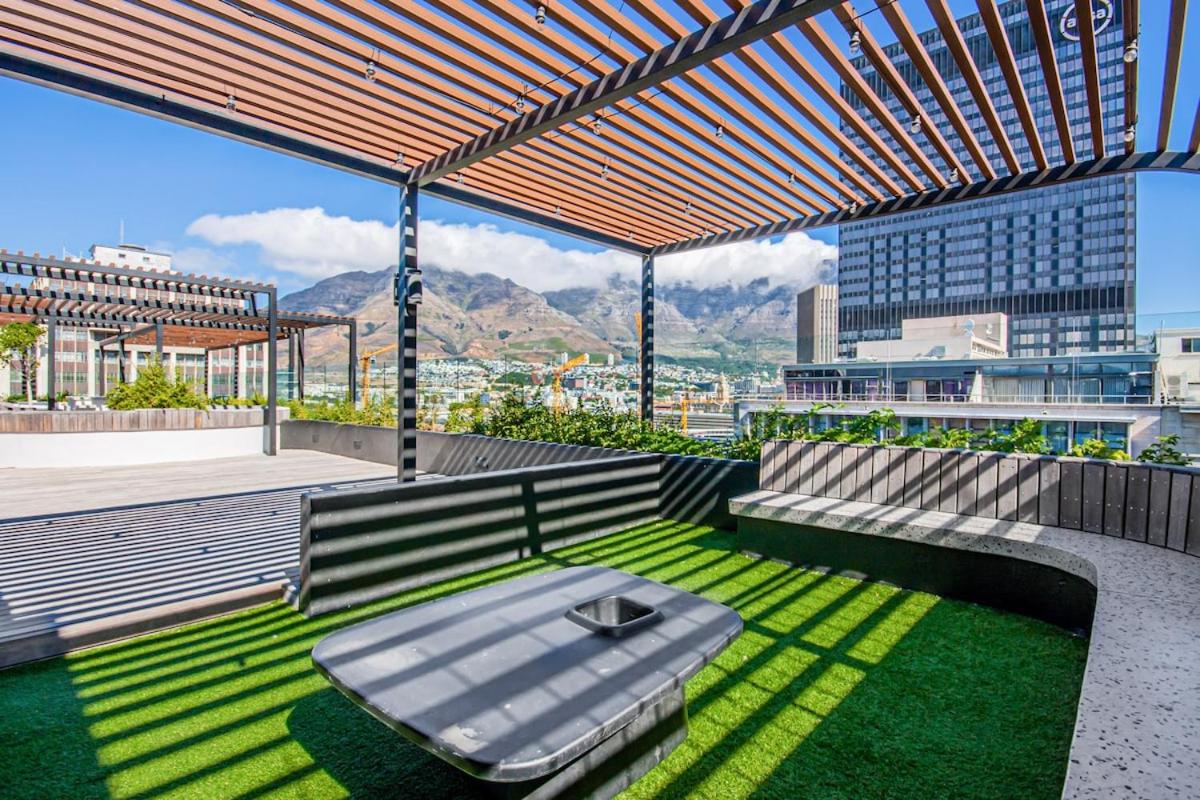 Chic Urban Apartment • Prime Cape Town Location