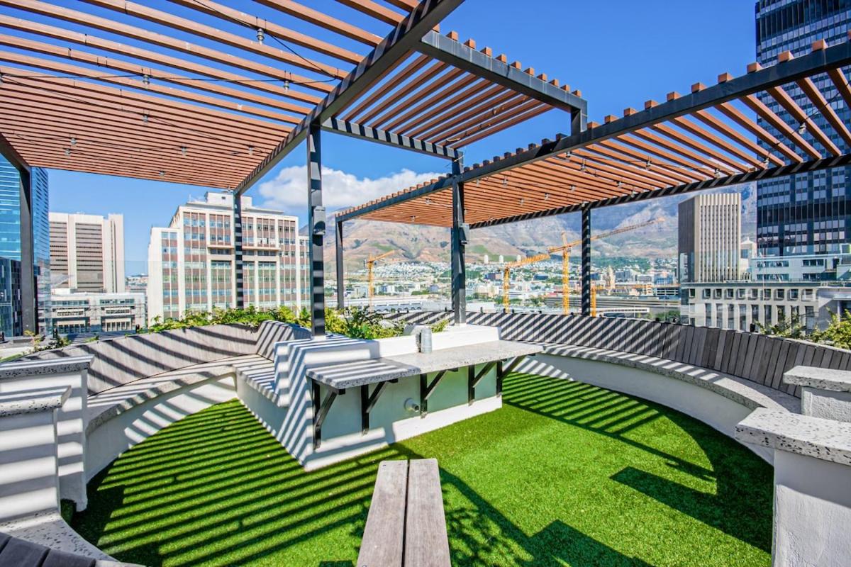 Chic Urban Apartment • Prime Cape Town Location