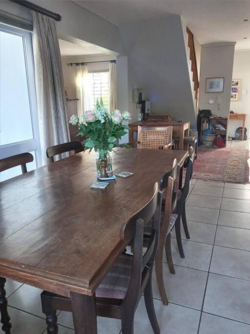 Hildegard's Central Stellenbosch River Townhouse
