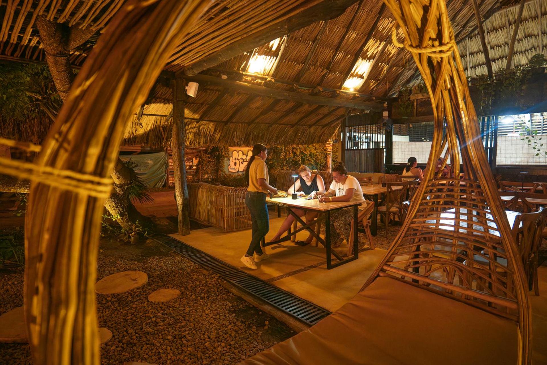 Haku hotel