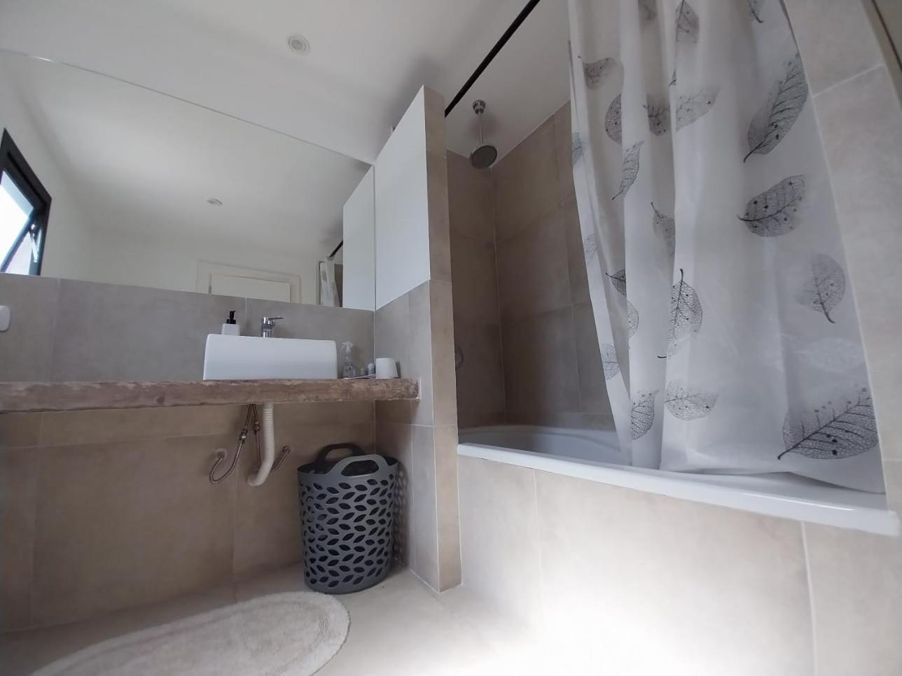 Moderna, calida y luminosa casa en acantilados para 2 Personas