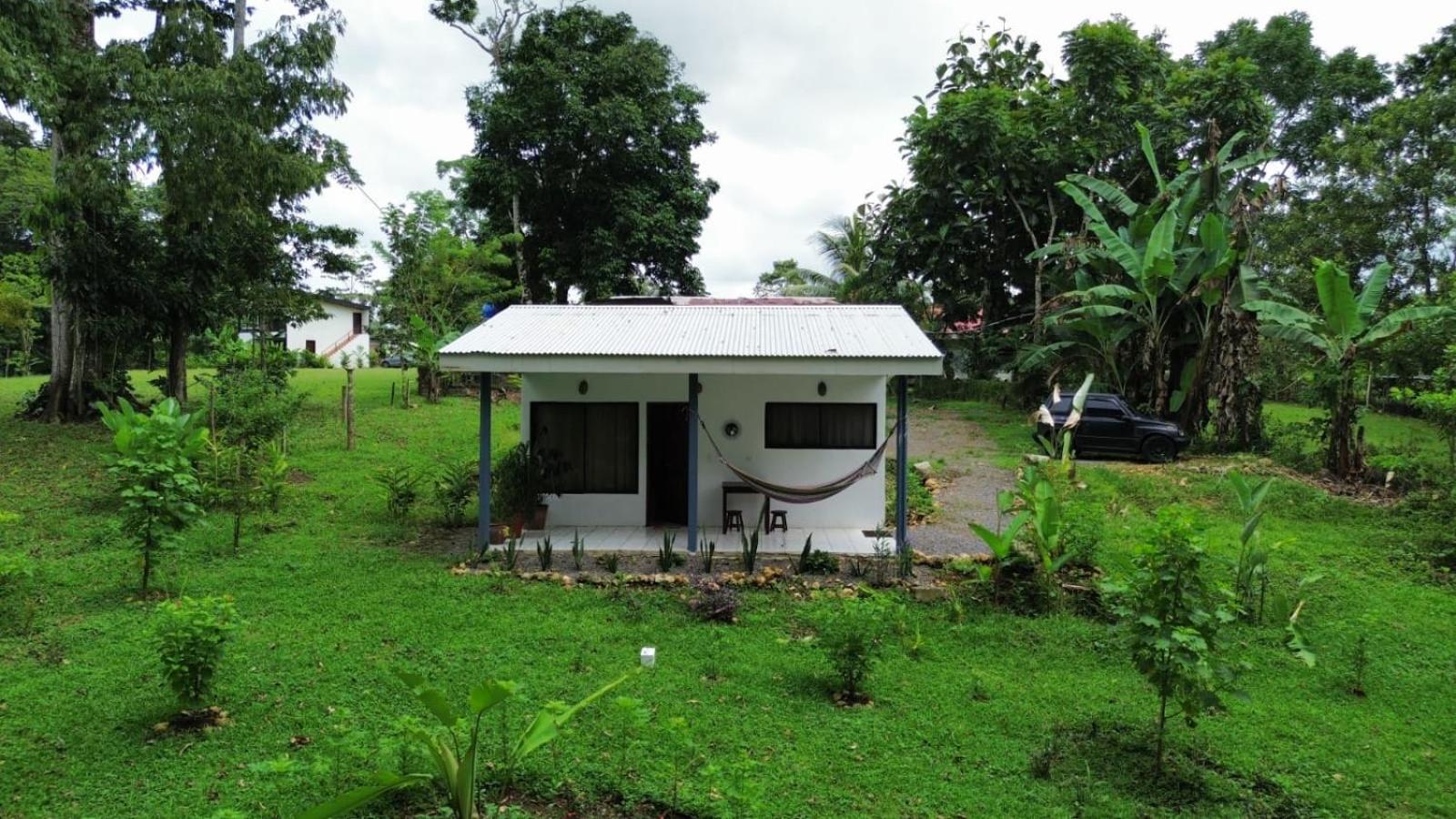 Villa Granja Agua Azul-wi-fi-AC-6 Personas-parqueo