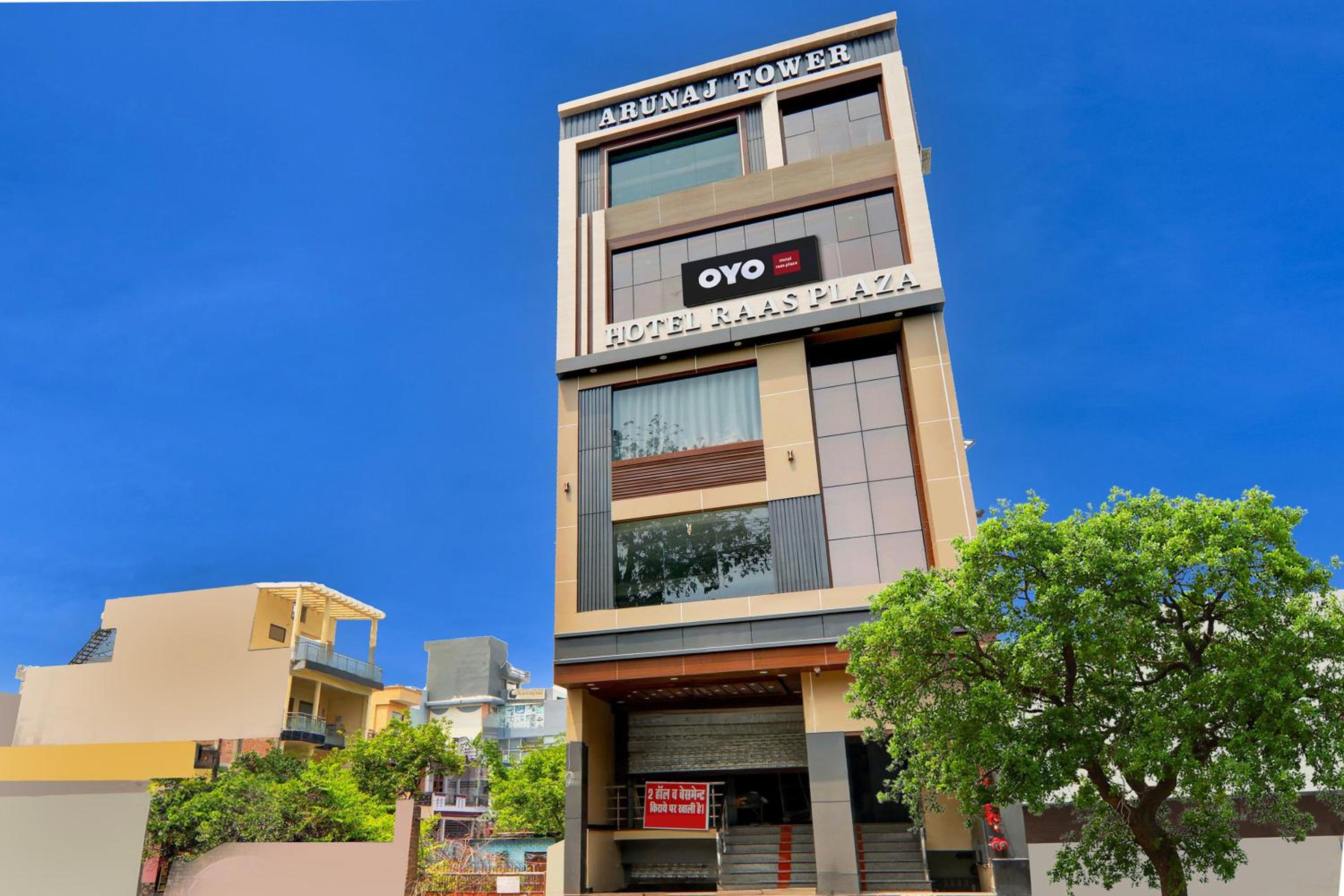 FabHotel Raas Plaza view 2